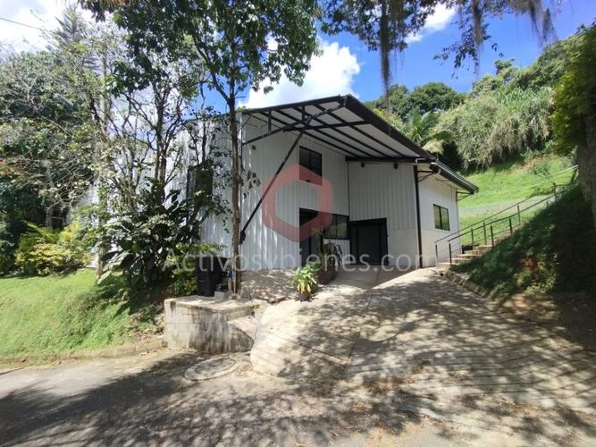 Bodega en arriendo en El Chingui, Envigado, 3700 m² · foto 2 de 24