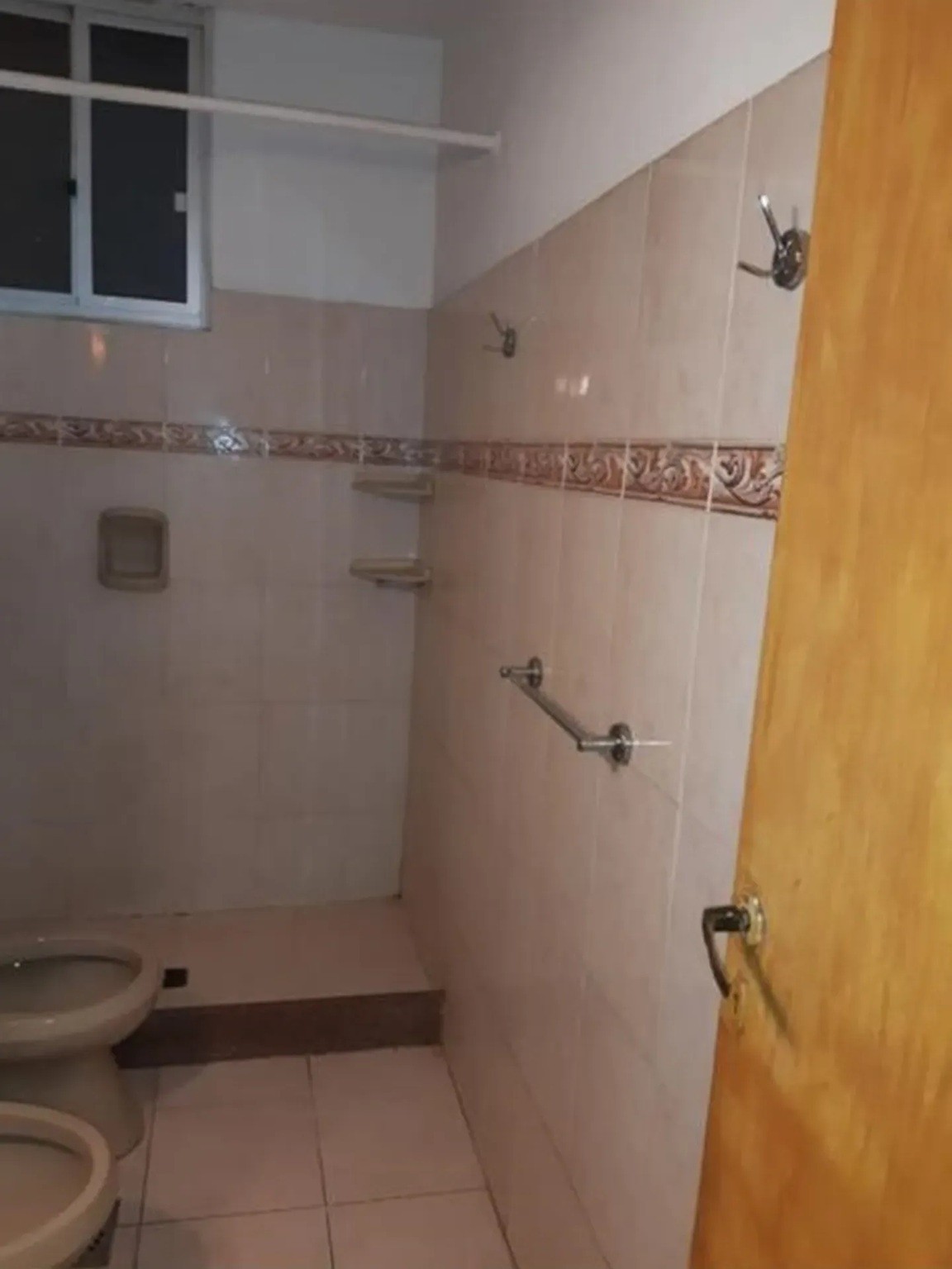 ALQUILER EN LA TEJA, 2 DORMITORIOS, SEGUNDO PISO POR ESCALERA, 2 BALCONES, SIN GASTOS COMUNES · Foto 5
