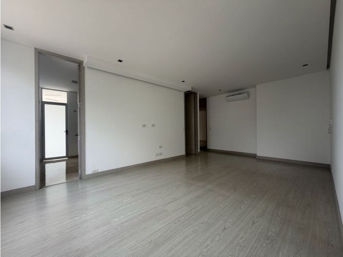 Apartamento de 3 alcobas en venta en Normandia, Cali, 280 m² · foto 18 de 23