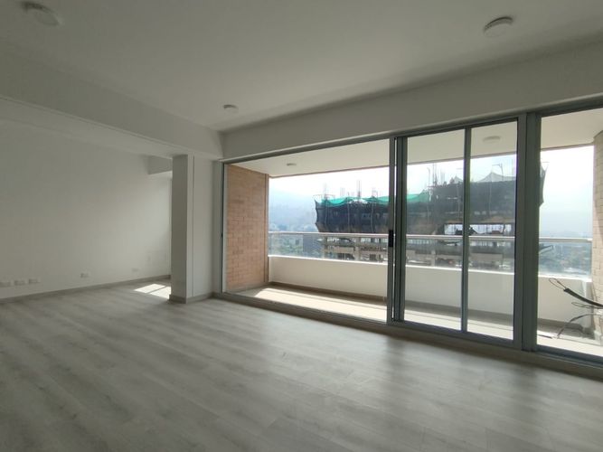 Apartamento de 2 alcobas en arriendo en El Poblado, Medellín, 94 m² · foto 2 de 14