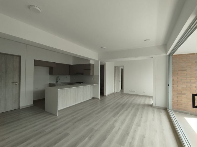 Apartamento de 2 alcobas en arriendo en El Poblado, Medellín, 94 m² · foto 4 de 14