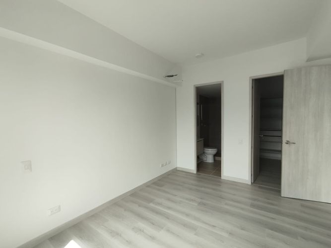 Apartamento de 2 alcobas en arriendo en El Poblado, Medellín, 94 m² · foto 8 de 14
