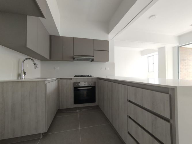 Apartamento de 2 alcobas en arriendo en El Poblado, Medellín, 94 m² · foto 9 de 14