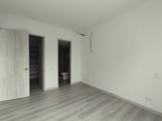 Apartamento de 2 alcobas en arriendo en El Poblado, Medellín, 94 m² · foto 13 de 14