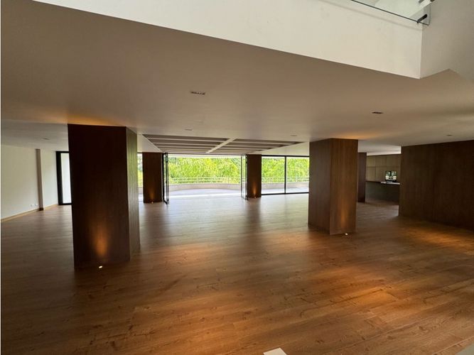 Apartamento de 3 alcobas en venta en El Campestre, Medellín, 500 m² · foto 2 de 24