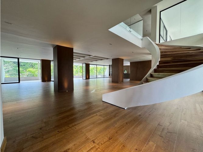 Apartamento de 3 alcobas en venta en El Campestre, Medellín, 500 m² · foto 3 de 24