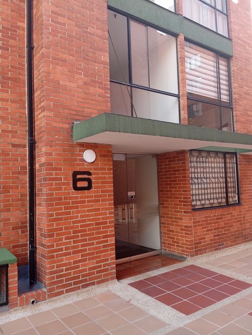 Apartamento de 3 alcobas en venta en Hayuelos, Bogotá, 70 m² · foto 3 de 15