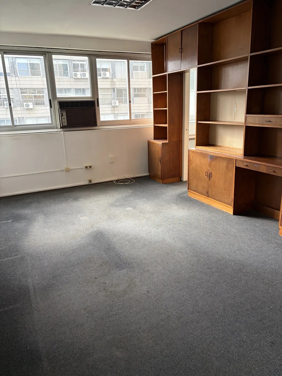 ALQUILER EN CIUDAD VIEJA, 1 DORMITORIO, PISO ALTO AL FRENTE, CALEFACCION CENTRAL, PORTERIA