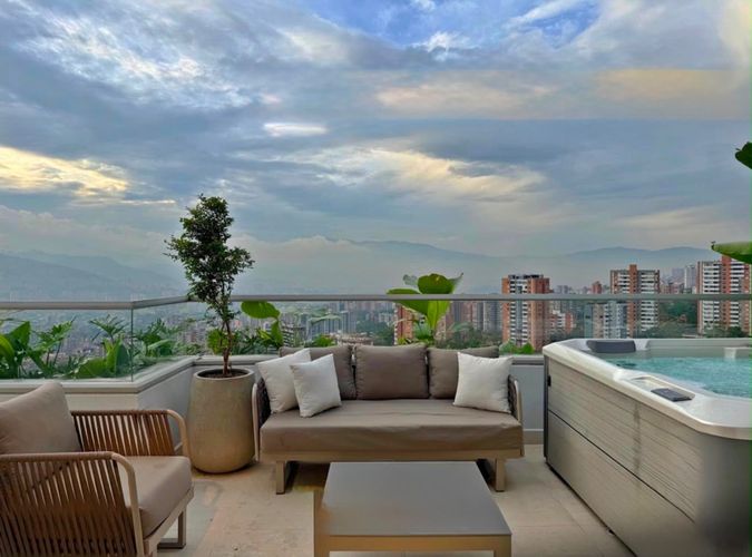 Apartamento de 4 alcobas en venta en Camino Verde, Envigado, 225 m² · foto 2 de 20