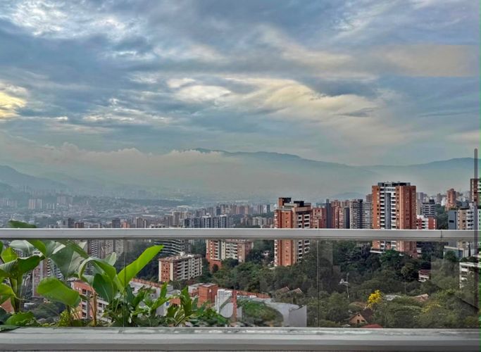 Apartamento de 4 alcobas en venta en Camino Verde, Envigado, 225 m² · foto 3 de 20