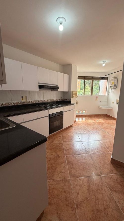 Apartamento de 3 alcobas en arriendo en El Poblado, Medellín, 145 m² · foto 13 de 24