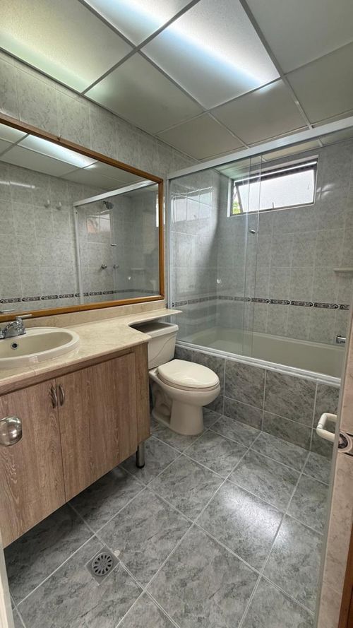 Apartamento de 3 alcobas en arriendo en El Poblado, Medellín, 145 m² · foto 18 de 24