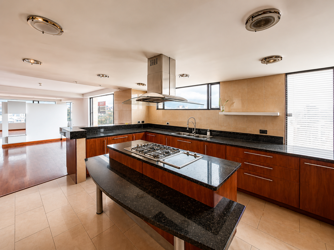 Apartamento de 5 alcobas en venta en Santa Barbara, Bogotá, 340 m² · foto 8 de 24