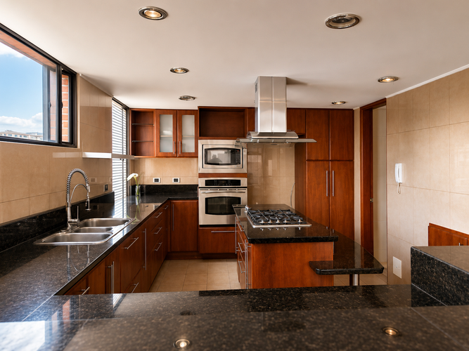 Apartamento de 5 alcobas en venta en Santa Barbara, Bogotá, 340 m² · foto 7 de 24