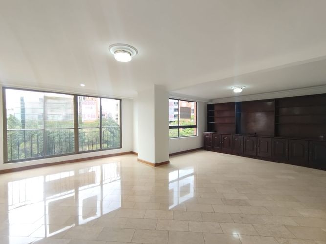 Apartamento de 3 alcobas en arriendo en El Poblado, Medellín, 178 m² · foto 2 de 20