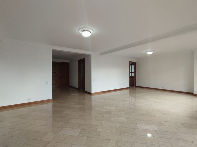 Apartamento de 3 alcobas en arriendo en El Poblado, Medellín, 178 m² · foto 3 de 20