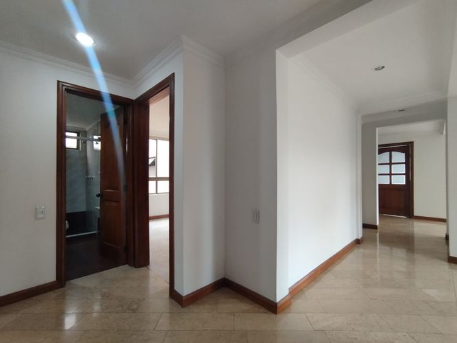Apartamento de 3 alcobas en arriendo en El Poblado, Medellín, 178 m² · foto 5 de 20