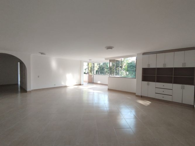 Apartamento de 3 alcobas en arriendo en El Poblado, Medellín, 150 m² · foto 2 de 16