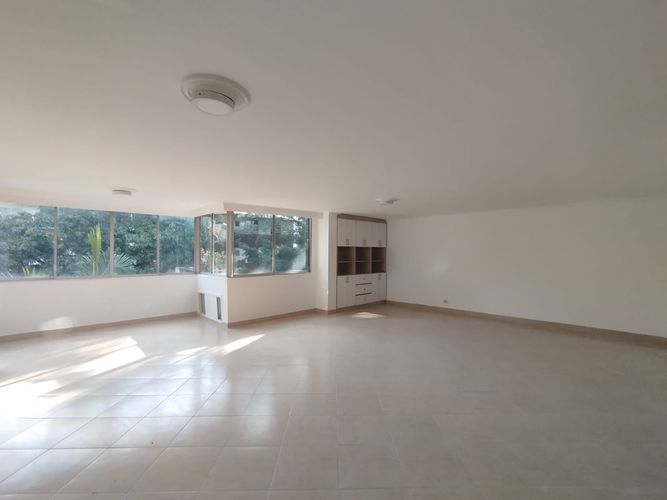 Apartamento de 3 alcobas en arriendo en El Poblado, Medellín, 150 m² · foto 5 de 16