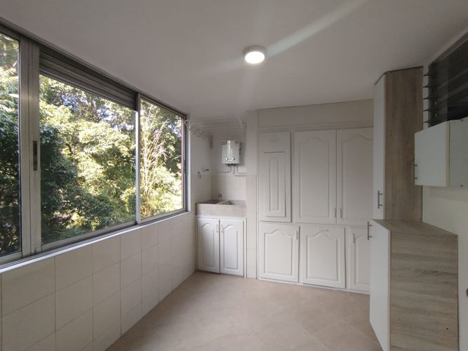Apartamento de 3 alcobas en arriendo en El Poblado, Medellín, 150 m² · foto 14 de 16