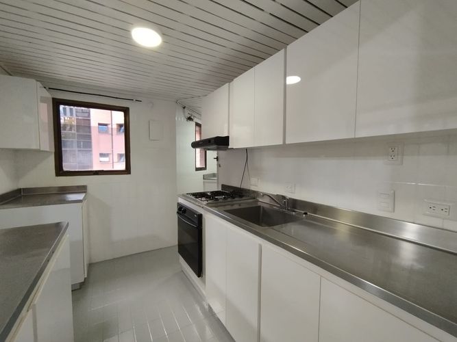 Apartamento de 2 alcobas en arriendo en El Poblado, Medellín, 90 m² · foto 10 de 16