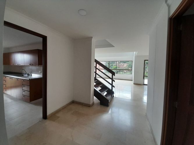 Apartamento de 3 alcobas en arriendo en El Poblado, Medellín, 350 m² · foto 3 de 20