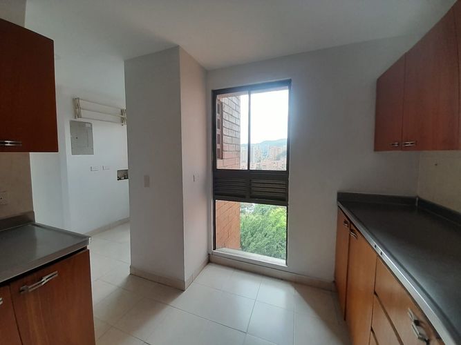 Apartamento de 3 alcobas en arriendo en El Poblado, Medellín, 350 m² · foto 5 de 20
