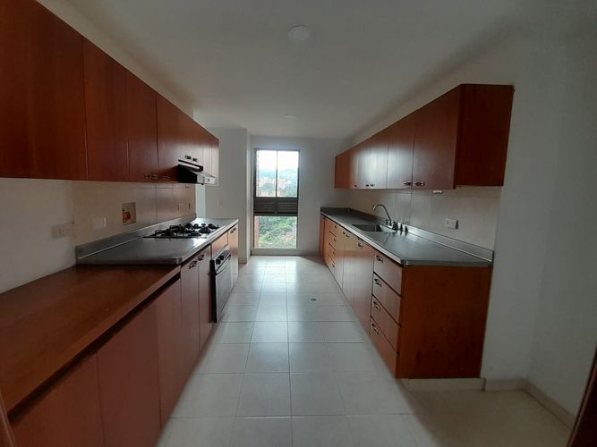 Apartamento de 3 alcobas en arriendo en El Poblado, Medellín, 350 m² · foto 7 de 20
