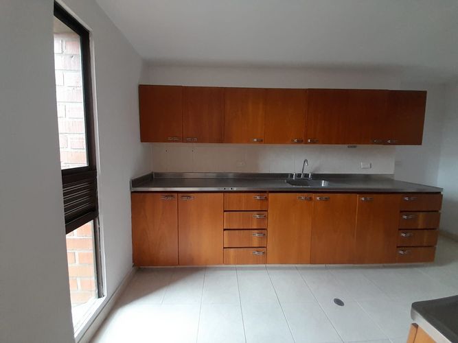 Apartamento de 3 alcobas en arriendo en El Poblado, Medellín, 350 m² · foto 8 de 20