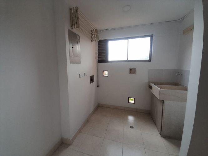 Apartamento de 3 alcobas en arriendo en El Poblado, Medellín, 350 m² · foto 9 de 20
