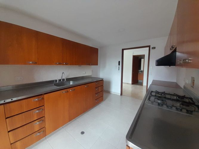 Apartamento de 3 alcobas en arriendo en El Poblado, Medellín, 350 m² · foto 13 de 20