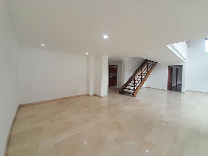 Apartamento de 3 alcobas en arriendo en El Poblado, Medellín, 350 m² · foto 16 de 20