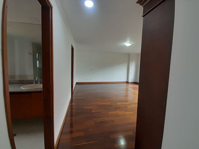 Apartamento de 3 alcobas en arriendo en El Poblado, Medellín, 350 m² · foto 18 de 20
