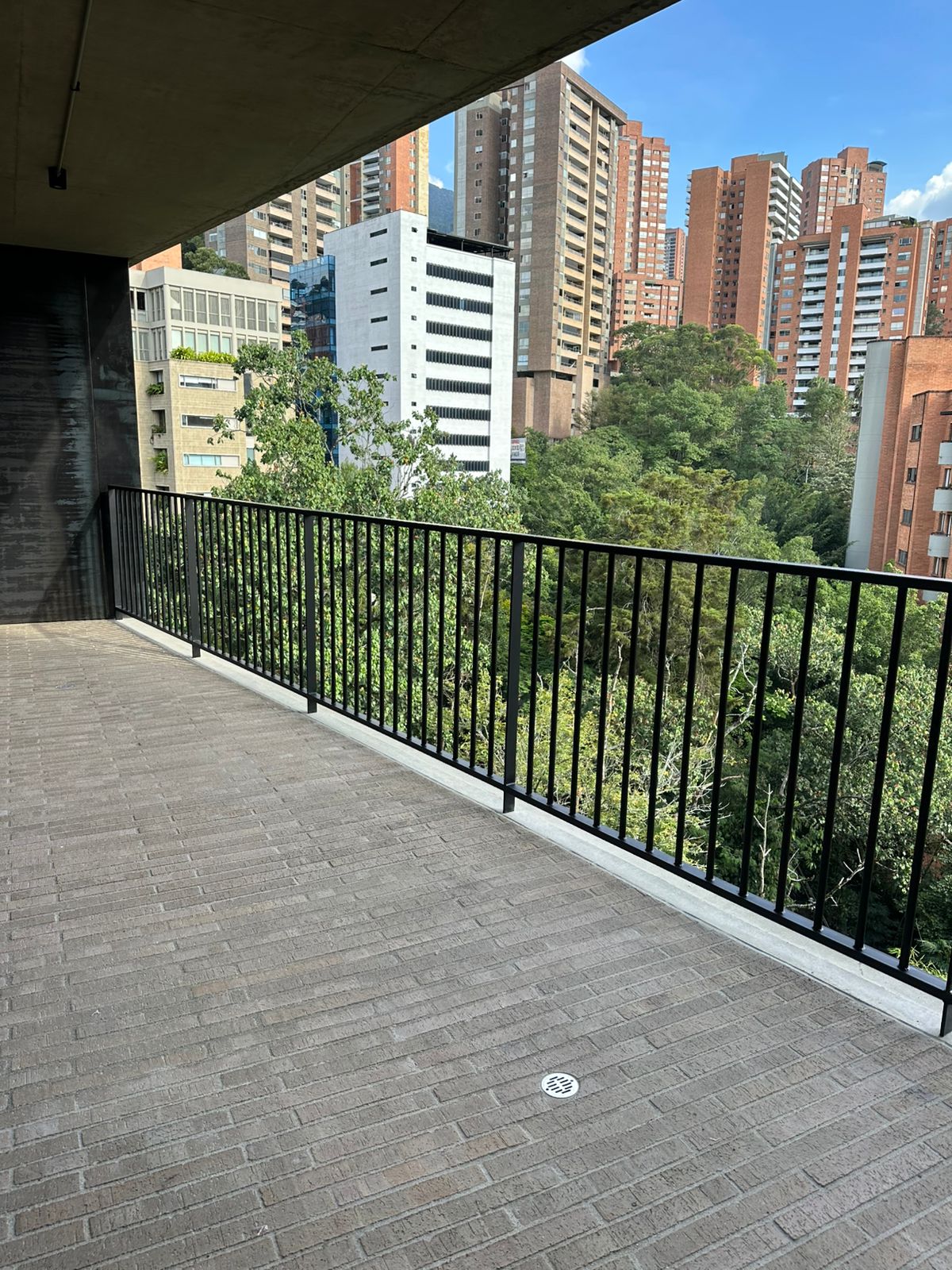 Apartamento en arriendo en El Poblado, Medellín · foto 2 de 14