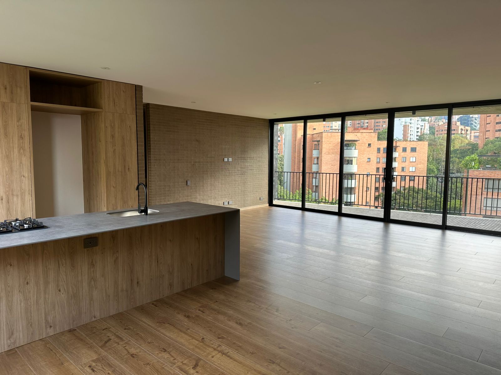 Apartamento en arriendo en El Poblado, Medellín · foto 3 de 14