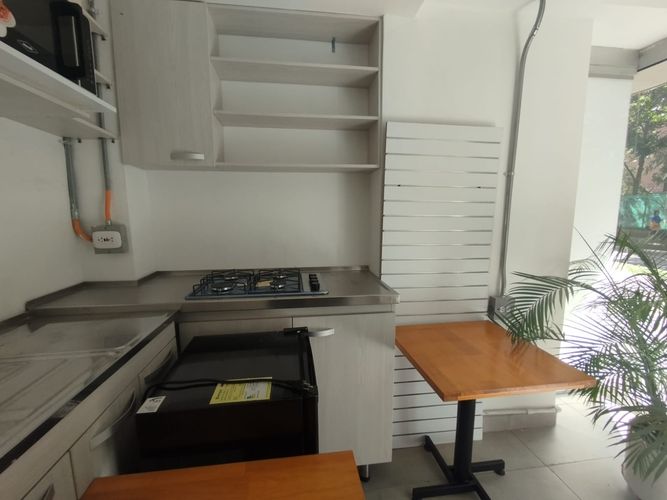 Local en arriendo en Villa Carlota, Medellín, 14 m² · foto 2 de 9