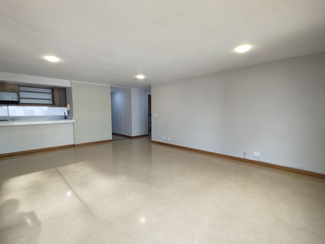 Apartamento de 2 alcobas en arriendo en Las Lomas, Medellín, 130 m² · foto 3 de 19