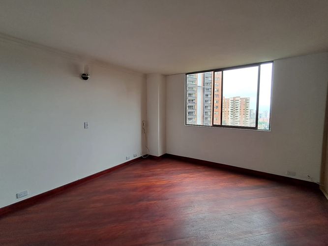 Apartamento de 3 alcobas en arriendo en Los Balsos, Medellín, 112 m² · foto 3 de 17
