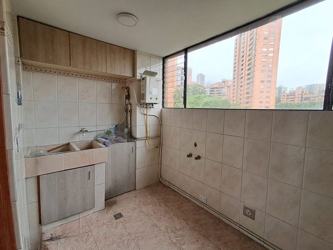 Apartamento de 3 alcobas en arriendo en Los Balsos, Medellín, 112 m² · foto 14 de 17