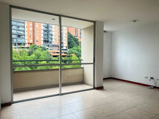 Apartamento de 3 alcobas en arriendo en Cumbres, Envigado, 86 m² · foto 2 de 16
