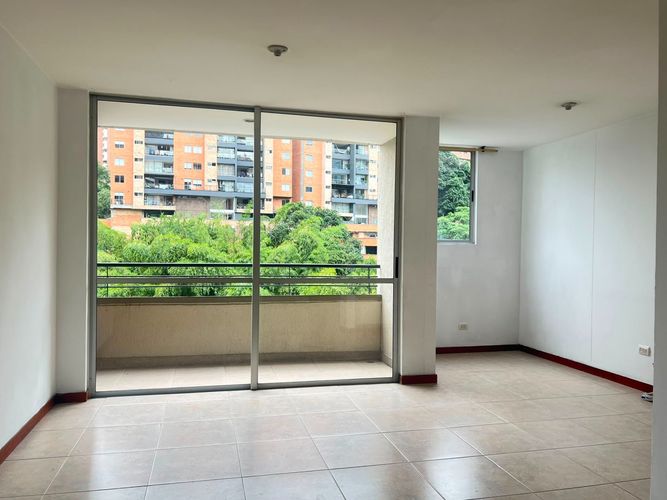 Apartamento de 3 alcobas en arriendo en Cumbres, Envigado, 86 m² · foto 3 de 16