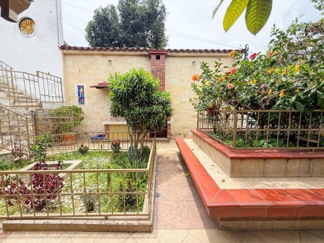Casa de 5 alcobas en venta en Lagos Del Cacique, Bucaramanga, 500 m² · foto 4 de 24