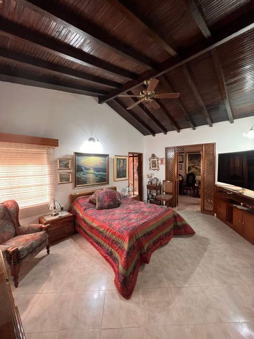 Casa de 5 alcobas en venta en Lagos Del Cacique, Bucaramanga, 500 m² · foto 13 de 24