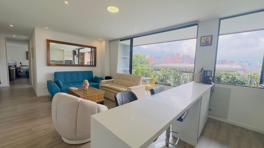 Apartamento de 2 alcobas en arriendo en El Poblado, Medellín, 98 m² · foto 2 de 13