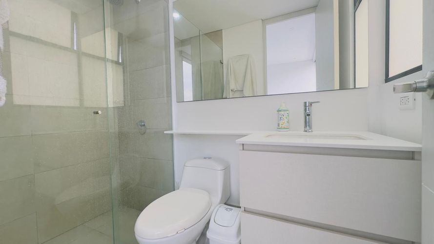 Apartamento de 2 alcobas en arriendo en El Poblado, Medellín, 98 m² · foto 7 de 13