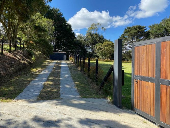 Finca en venta en Santa Elena, Medellín, 100 m² · foto 2 de 23