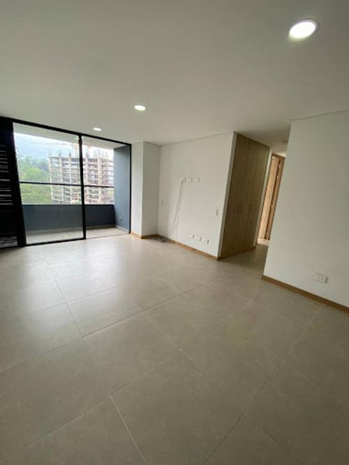 Apartamento de 2 alcobas en arriendo en Loma Del Indio, Medellín, 67 m² · foto 4 de 16