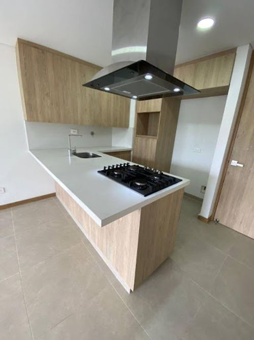 Apartamento de 2 alcobas en arriendo en Loma Del Indio, Medellín, 67 m² · foto 5 de 16