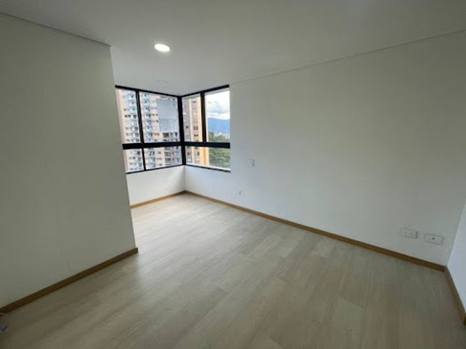 Apartamento de 2 alcobas en arriendo en Loma Del Indio, Medellín, 67 m² · foto 6 de 16