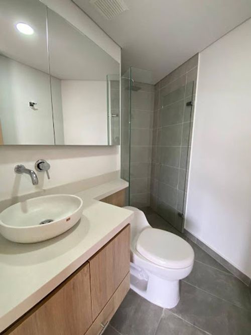 Apartamento de 2 alcobas en arriendo en Loma Del Indio, Medellín, 67 m² · foto 7 de 16